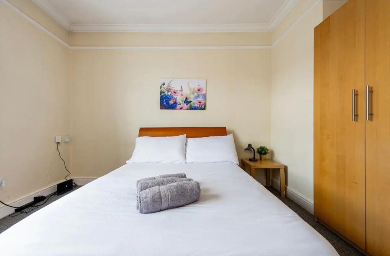 Lovely 3-Bed 20 Minutes To Central London Exterior photo