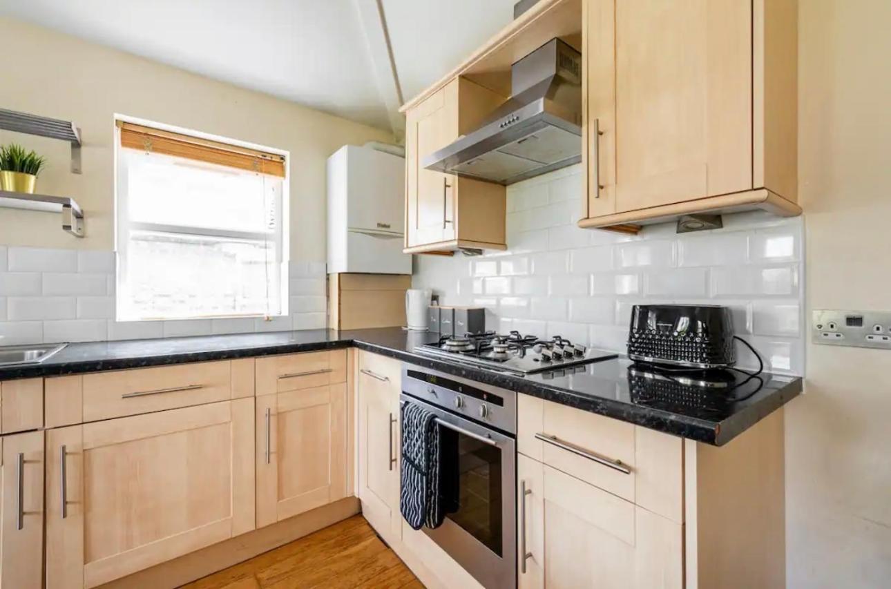 Lovely 3-Bed 20 Minutes To Central London Exterior photo