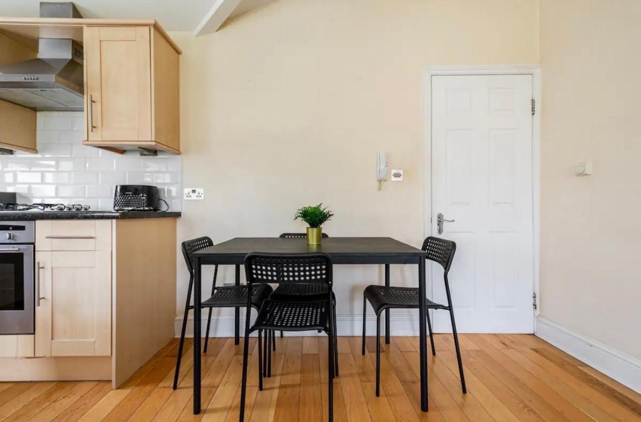 Lovely 3-Bed 20 Minutes To Central London Exterior photo